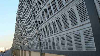 中國(guó)高鐵金屬聲屏障涉案專利全部無效