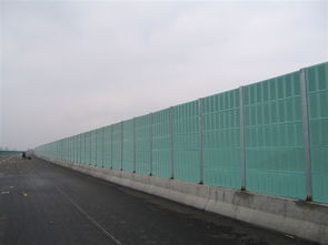 聲屏障在高速公路工程中的應(yīng)用與安平金標(biāo)的專業(yè)優(yōu)勢