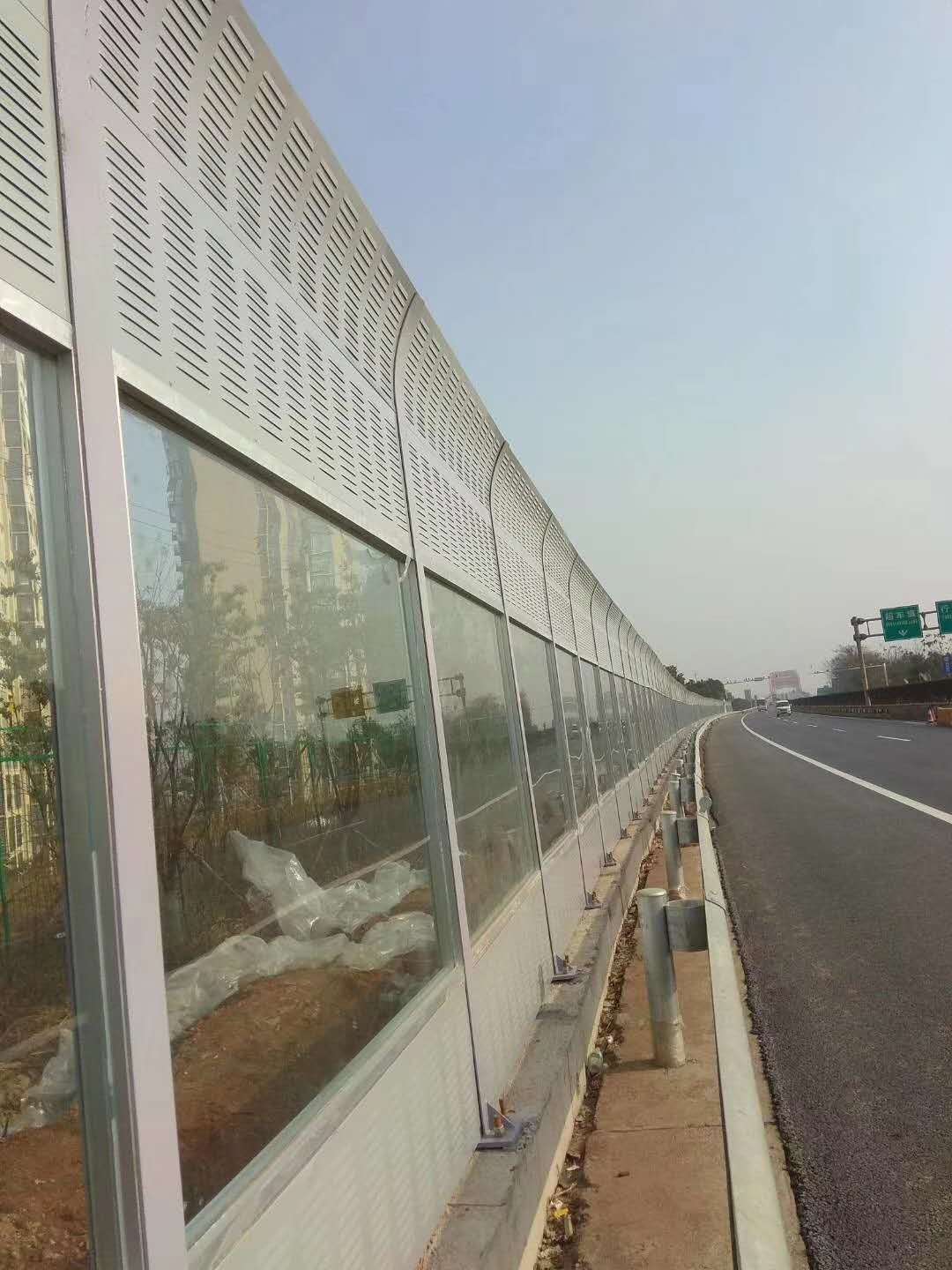 專(zhuān)業(yè)制造，靜享安寧 金屬聲屏障生產(chǎn)廠家全方位解析